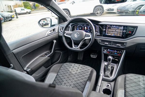 Volkswagen Taigo 1.0 TSI R-Line Business | Panorama | Stoelverwarming | Camera | Lane Assist | Digital dashboard