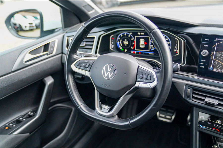 Volkswagen Taigo 1.0 TSI R-Line Business | Panorama | Stoelverwarming | Camera | Lane Assist | Digital dashboard