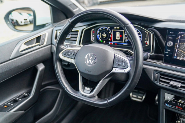 Volkswagen Taigo 1.0 TSI R-Line Business | Panorama | Stoelverwarming | Camera | Lane Assist | Digital dashboard