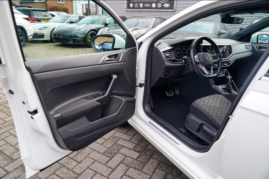 Volkswagen Taigo 1.0 TSI R-Line Business | Panorama | Stoelverwarming | Camera | Lane Assist | Digital dashboard