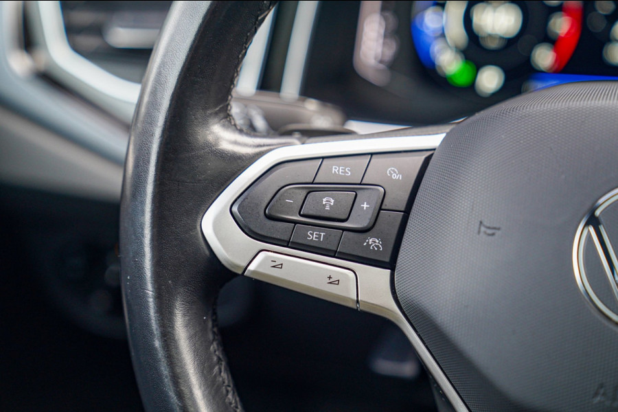 Volkswagen Taigo 1.0 TSI R-Line Business | Panorama | Stoelverwarming | Camera | Lane Assist | Digital dashboard