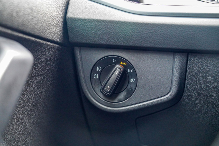 Volkswagen Taigo 1.0 TSI R-Line Business | Panorama | Stoelverwarming | Camera | Lane Assist | Digital dashboard