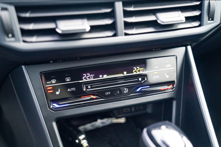 Volkswagen Taigo 1.0 TSI R-Line Business | Panorama | Stoelverwarming | Camera | Lane Assist | Digital dashboard