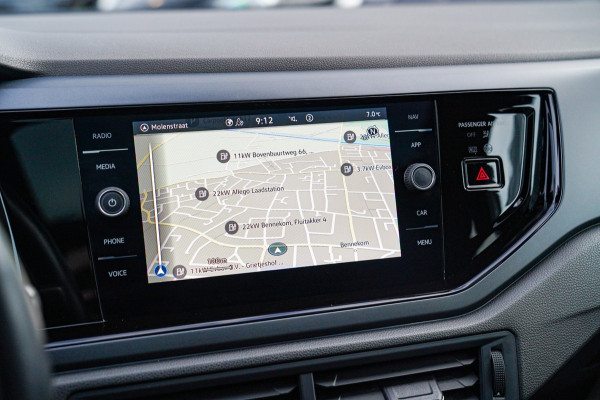 Volkswagen Taigo 1.0 TSI R-Line Business | Panorama | Stoelverwarming | Camera | Lane Assist | Digital dashboard