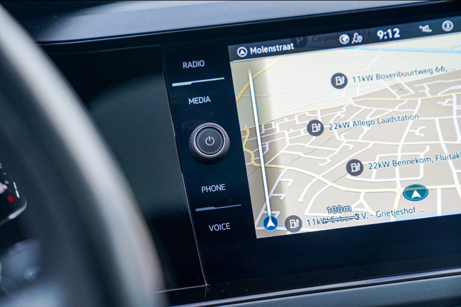 Volkswagen Taigo 1.0 TSI R-Line Business | Panorama | Stoelverwarming | Camera | Lane Assist | Digital dashboard