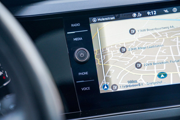 Volkswagen Taigo 1.0 TSI R-Line Business | Panorama | Stoelverwarming | Camera | Lane Assist | Digital dashboard