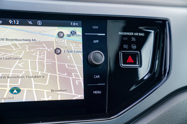 Volkswagen Taigo 1.0 TSI R-Line Business | Panorama | Stoelverwarming | Camera | Lane Assist | Digital dashboard