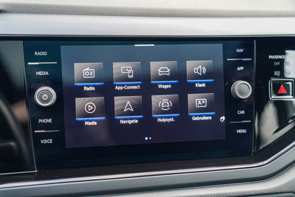 Volkswagen Taigo 1.0 TSI R-Line Business | Panorama | Stoelverwarming | Camera | Lane Assist | Digital dashboard