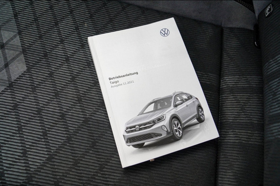 Volkswagen Taigo 1.0 TSI R-Line Business | Panorama | Stoelverwarming | Camera | Lane Assist | Digital dashboard