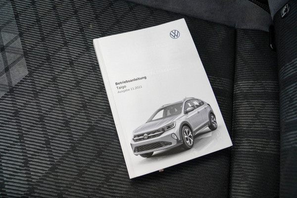 Volkswagen Taigo 1.0 TSI R-Line Business | Panorama | Stoelverwarming | Camera | Lane Assist | Digital dashboard