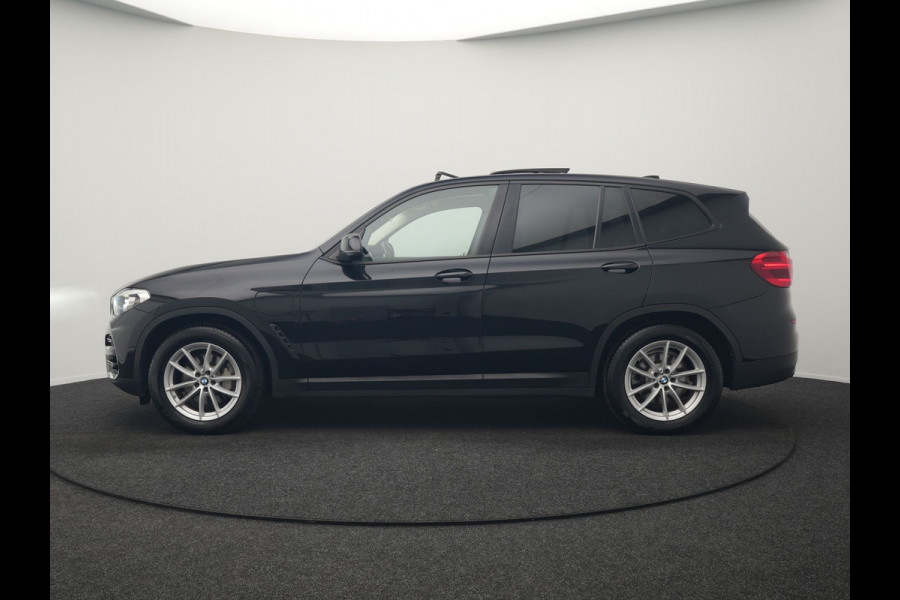 BMW X3 xDrive30e Sportline PHEV 293pk Dealer O.H | Trekhaak Af Fabriek | Panodak | Head Up | Sportstoelen Verwarmd | Sfeerverlichting | Keyless | Apple Carplay | LED Koplampen | Blis | Navigatie | DAB | Cruise Control | Plug In Hybrid |