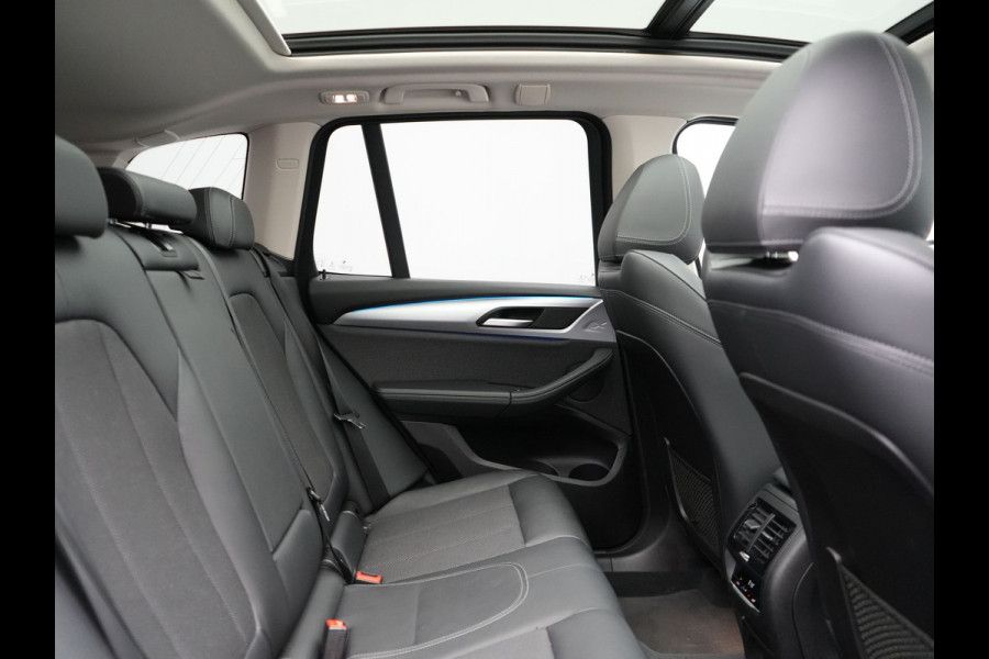 BMW X3 xDrive30e Sportline PHEV 293pk Dealer O.H | Trekhaak Af Fabriek | Panodak | Head Up | Sportstoelen Verwarmd | Sfeerverlichting | Keyless | Apple Carplay | LED Koplampen | Blis | Navigatie | DAB | Cruise Control | Plug In Hybrid |