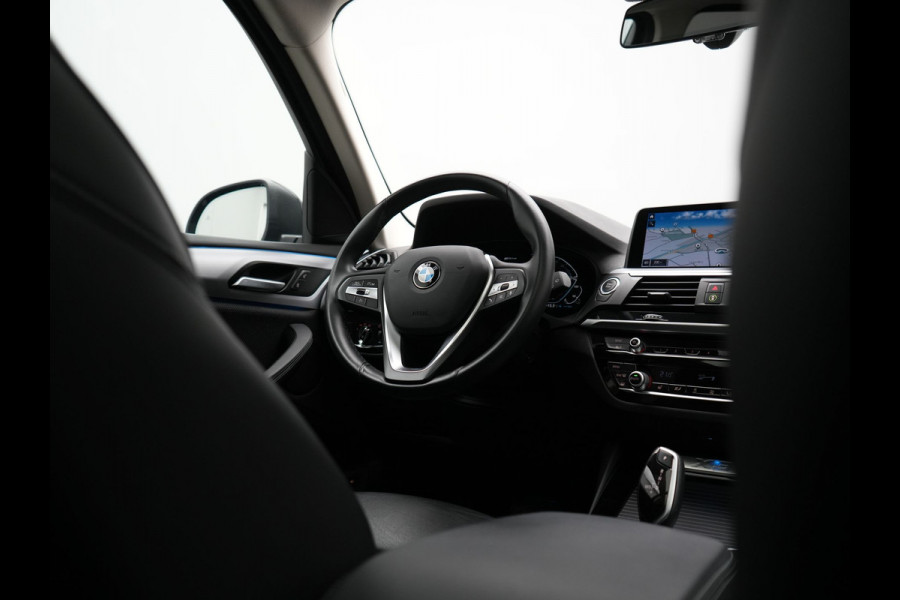 BMW X3 xDrive30e Sportline PHEV 293pk Dealer O.H | Trekhaak Af Fabriek | Panodak | Head Up | Sportstoelen Verwarmd | Sfeerverlichting | Keyless | Apple Carplay | LED Koplampen | Blis | Navigatie | DAB | Cruise Control | Plug In Hybrid |