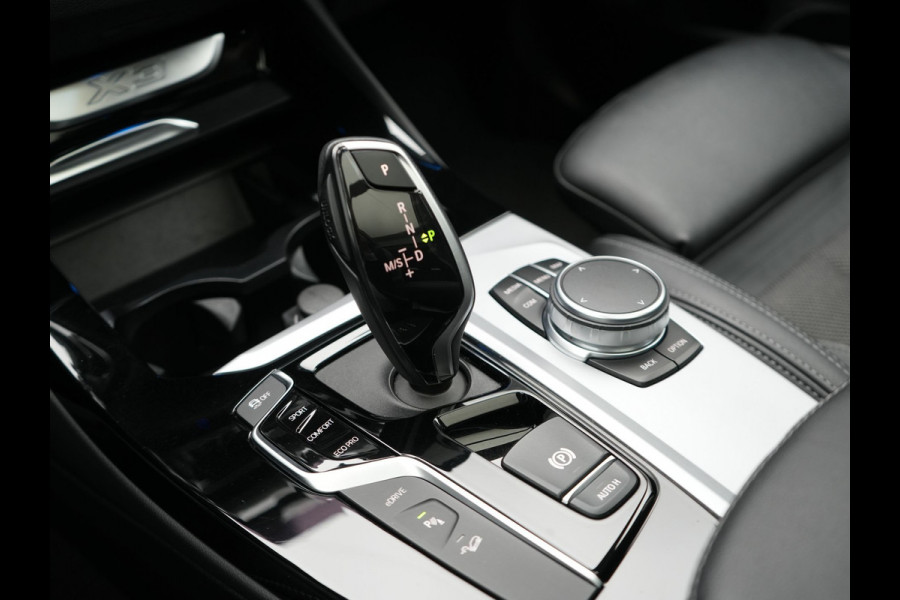 BMW X3 xDrive30e Sportline PHEV 293pk Dealer O.H | Trekhaak Af Fabriek | Panodak | Head Up | Sportstoelen Verwarmd | Sfeerverlichting | Keyless | Apple Carplay | LED Koplampen | Blis | Navigatie | DAB | Cruise Control | Plug In Hybrid |