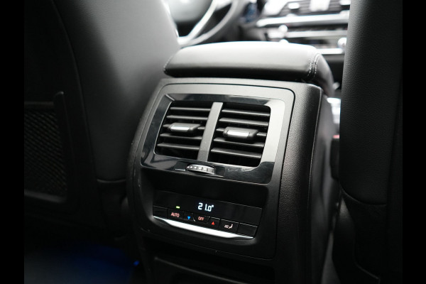 BMW X3 xDrive30e Sportline PHEV 293pk Dealer O.H | Trekhaak Af Fabriek | Panodak | Head Up | Sportstoelen Verwarmd | Sfeerverlichting | Keyless | Apple Carplay | LED Koplampen | Blis | Navigatie | DAB | Cruise Control | Plug In Hybrid |