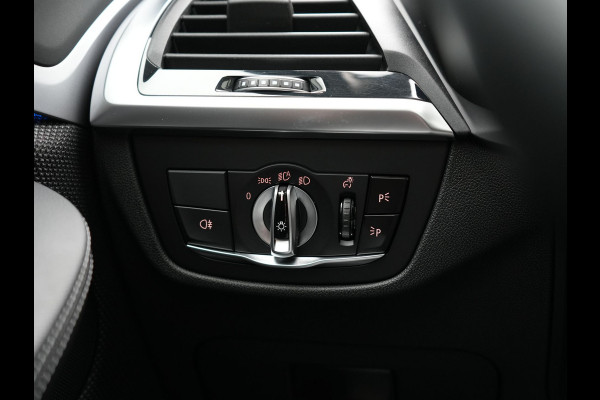 BMW X3 xDrive30e Sportline PHEV 293pk Dealer O.H | Trekhaak Af Fabriek | Panodak | Head Up | Sportstoelen Verwarmd | Sfeerverlichting | Keyless | Apple Carplay | LED Koplampen | Blis | Navigatie | DAB | Cruise Control | Plug In Hybrid |