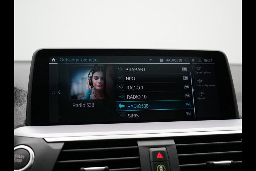 BMW X3 xDrive30e Sportline PHEV 293pk Dealer O.H | Trekhaak Af Fabriek | Panodak | Head Up | Sportstoelen Verwarmd | Sfeerverlichting | Keyless | Apple Carplay | LED Koplampen | Blis | Navigatie | DAB | Cruise Control | Plug In Hybrid |