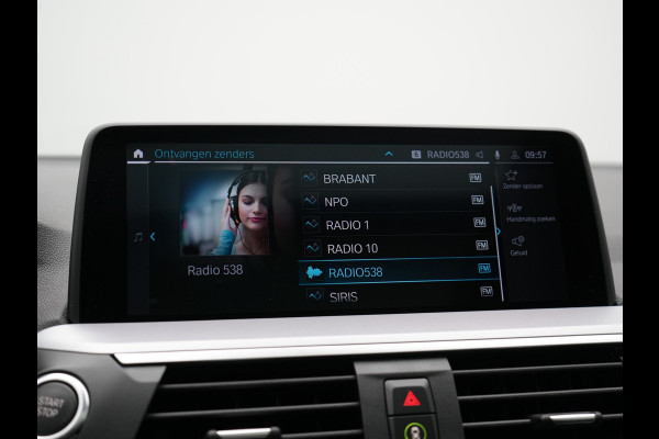 BMW X3 xDrive30e Sportline PHEV 293pk Dealer O.H | Trekhaak Af Fabriek | Panodak | Head Up | Sportstoelen Verwarmd | Sfeerverlichting | Keyless | Apple Carplay | LED Koplampen | Blis | Navigatie | DAB | Cruise Control | Plug In Hybrid |