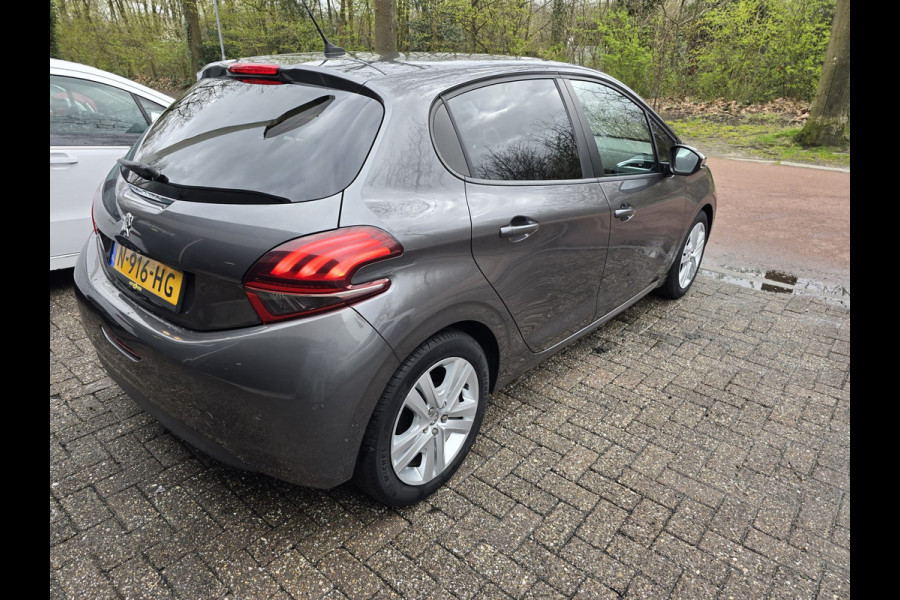 Peugeot 208 1.2 PureTech Signature | 2E EIGENAAR | 12MND GARANTIE | NW DIST RIEM | NAVI |