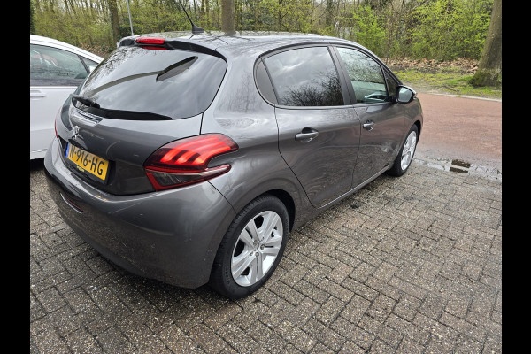 Peugeot 208 1.2 PureTech Signature | 2E EIGENAAR | 12MND GARANTIE | NW DIST RIEM | NAVI |