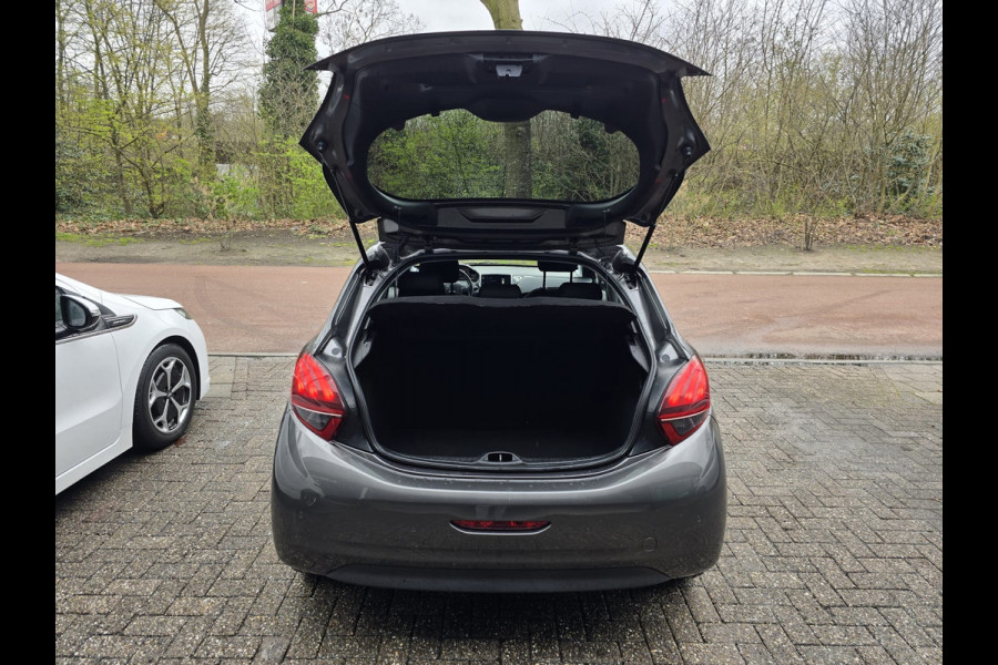 Peugeot 208 1.2 PureTech Signature | 2E EIGENAAR | 12MND GARANTIE | NW DIST RIEM | NAVI |