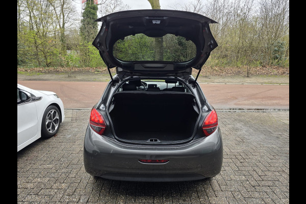 Peugeot 208 1.2 PureTech Signature | 2E EIGENAAR | 12MND GARANTIE | NW DIST RIEM | NAVI |