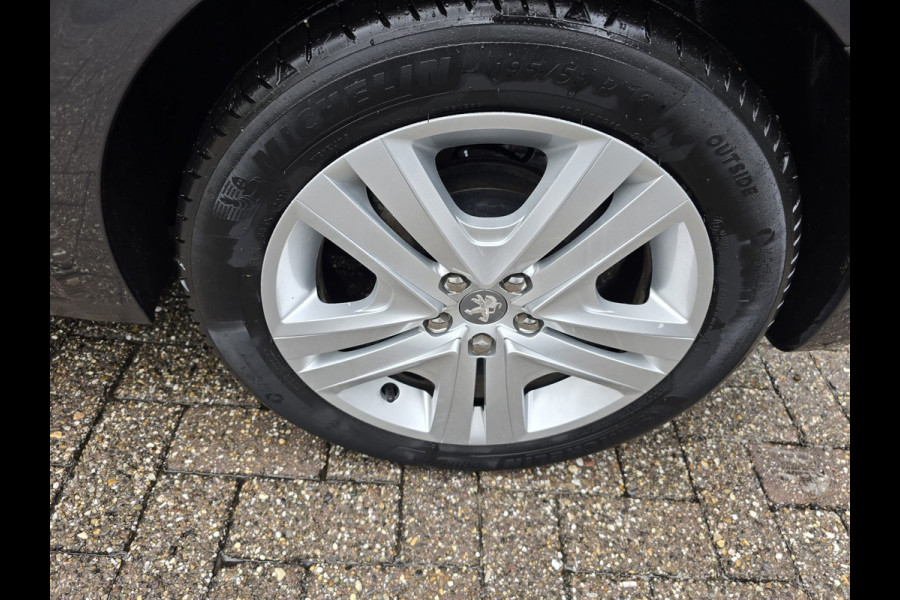Peugeot 208 1.2 PureTech Signature | 2E EIGENAAR | 12MND GARANTIE | NW DIST RIEM | NAVI |
