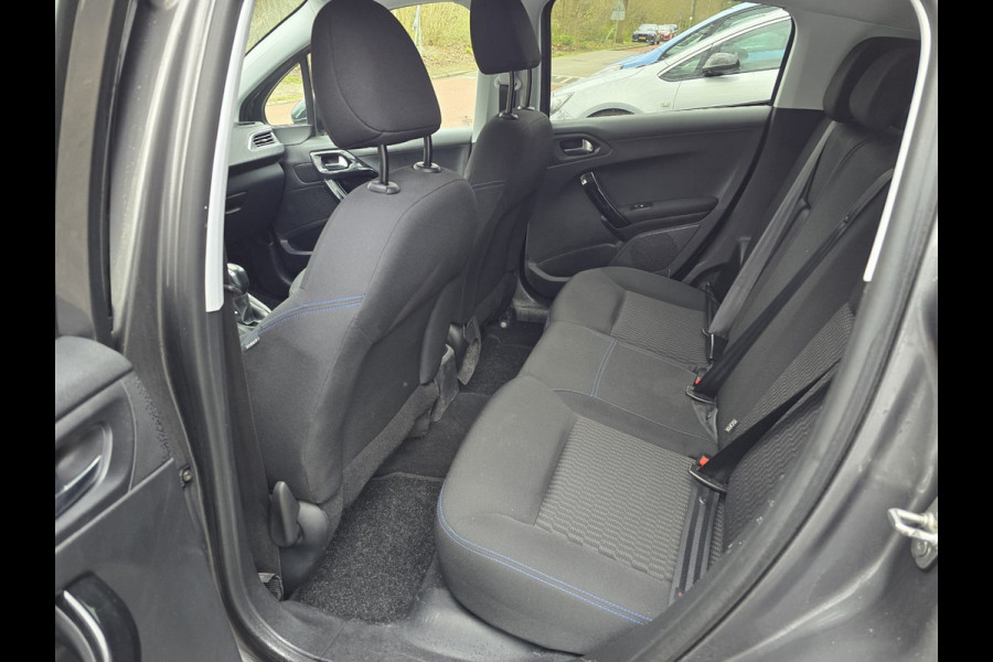 Peugeot 208 1.2 PureTech Signature | 2E EIGENAAR | 12MND GARANTIE | NW DIST RIEM | NAVI |