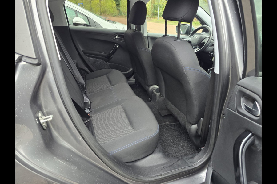 Peugeot 208 1.2 PureTech Signature | 2E EIGENAAR | 12MND GARANTIE | NW DIST RIEM | NAVI |