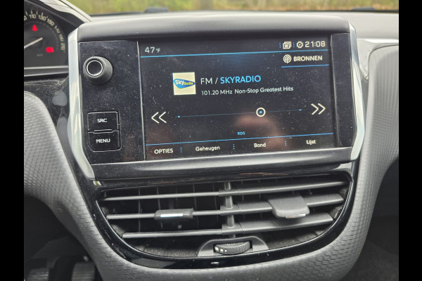 Peugeot 208 1.2 PureTech Signature | 2E EIGENAAR | 12MND GARANTIE | NW DIST RIEM | NAVI |