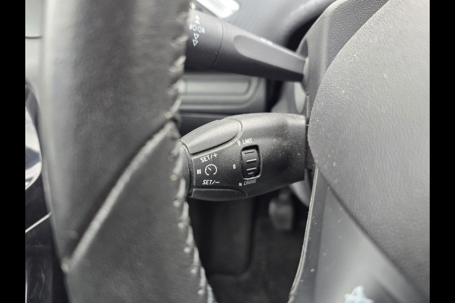 Peugeot 208 1.2 PureTech Signature | 2E EIGENAAR | 12MND GARANTIE | NW DIST RIEM | NAVI |