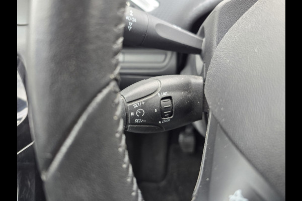 Peugeot 208 1.2 PureTech Signature | 2E EIGENAAR | 12MND GARANTIE | NW DIST RIEM | NAVI |