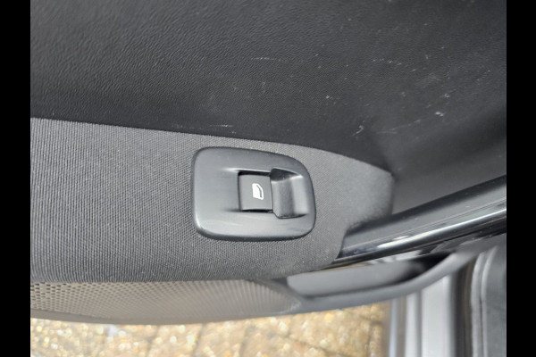 Peugeot 208 1.2 PureTech Signature | 2E EIGENAAR | 12MND GARANTIE | NW DIST RIEM | NAVI |