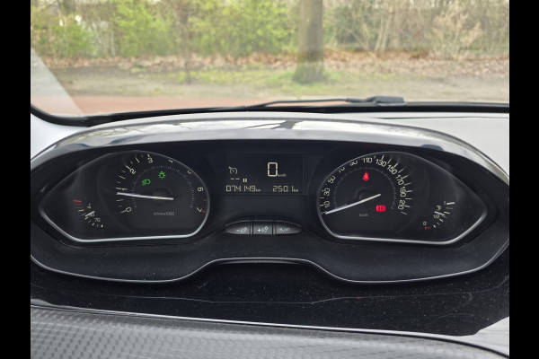 Peugeot 208 1.2 PureTech Signature | 2E EIGENAAR | 12MND GARANTIE | NW DIST RIEM | NAVI |
