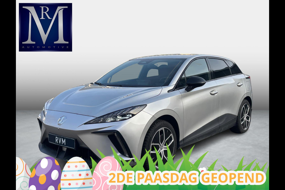 MG Mg4 electric Luxury 64 kWh VAN € 24.900,- VOOR € 22.440,- UW LENTEVOORDEEL € 2.460,-! | SOH 97% |LONG RANGE | 12.000KM! || ONDERHOUD BIJ MG GEHAD DIRECT LEVERBAAR | 7 JAAR GARANTIE BIJ MG| SUPER COMPLETE AUTO| RONDOMZICHT CAMERA| STOEL+ STUUR VERWARMING| DODE HOEK