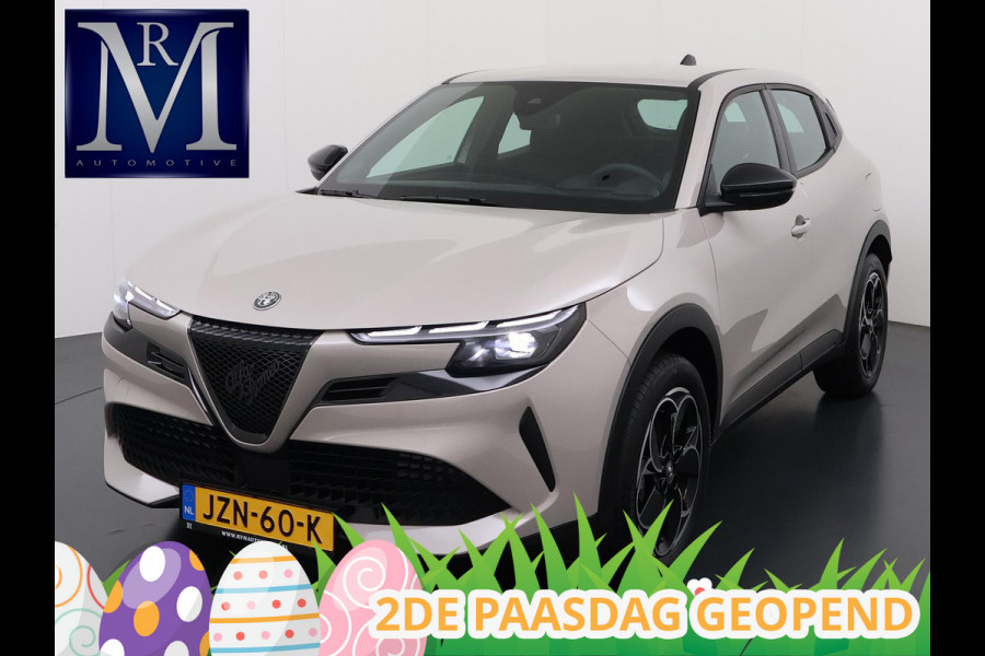 Alfa Romeo junior Elettrica 54 kWh VAN € 30.900,- VOOR € 26.877,- UW LENTEVOORDEEL € 4.023,-! | 15.000KM!! | FABRIEKSGARANTIE | APPLE CARPLAY| ANDROID AUTO| UNIEKE KLEUR! | ADAPTIVE CRUISE CONTROL|
