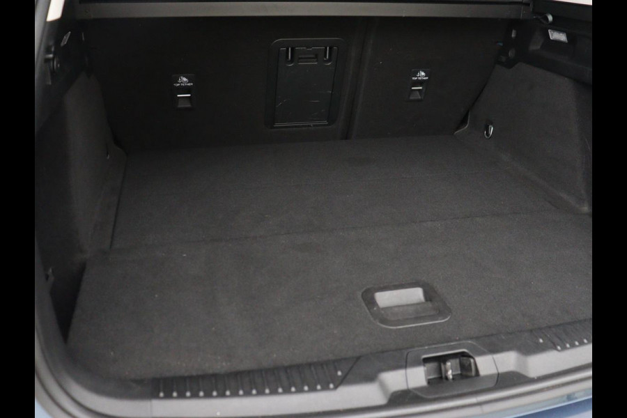 Ford Focus 1.0 EcoBoost Hybrid Titanium Style | Stoelverwarming | Camera | Carplay | Stuurverwarming | Navigatie | Full LED | Park Assist | Climate control | Bluetooth | Cruise control