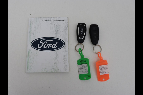Ford Focus 1.0 EcoBoost Hybrid Titanium Style | Stoelverwarming | Camera | Carplay | Stuurverwarming | Navigatie | Full LED | Park Assist | Climate control | Bluetooth | Cruise control
