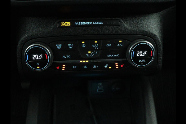 Ford Focus 1.0 EcoBoost Hybrid Titanium Style | Stoelverwarming | Camera | Carplay | Stuurverwarming | Navigatie | Full LED | Park Assist | Climate control | Bluetooth | Cruise control