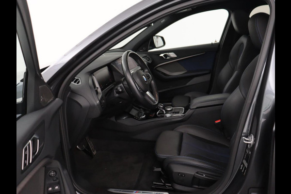 BMW 1-serie 118i M Sport | Panoramadak | Stoelverwarming | Harman/Kardon | Camera | Live Cockpit | Carplay | Sfeerverlichting | Sportstoelen | Full LED | Navigatie | Half leder | Park Assist | Climate control