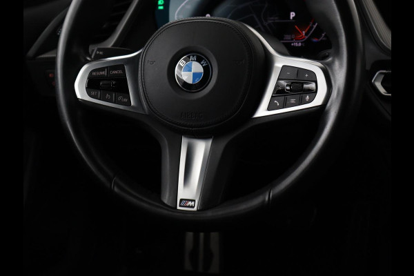 BMW 1-serie 118i M Sport | Panoramadak | Stoelverwarming | Harman/Kardon | Camera | Live Cockpit | Carplay | Sfeerverlichting | Sportstoelen | Full LED | Navigatie | Half leder | Park Assist | Climate control
