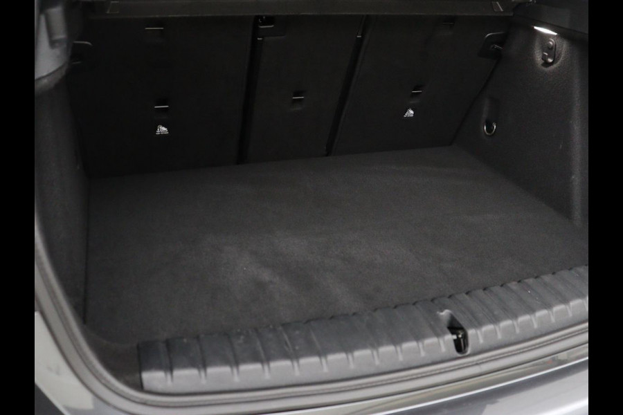 BMW 1-serie 118i M Sport | Panoramadak | Stoelverwarming | Harman/Kardon | Camera | Live Cockpit | Carplay | Sfeerverlichting | Sportstoelen | Full LED | Navigatie | Half leder | Park Assist | Climate control