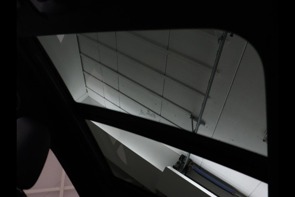 BMW 1-serie 118i M Sport | Panoramadak | Stoelverwarming | Harman/Kardon | Camera | Live Cockpit | Carplay | Sfeerverlichting | Sportstoelen | Full LED | Navigatie | Half leder | Park Assist | Climate control