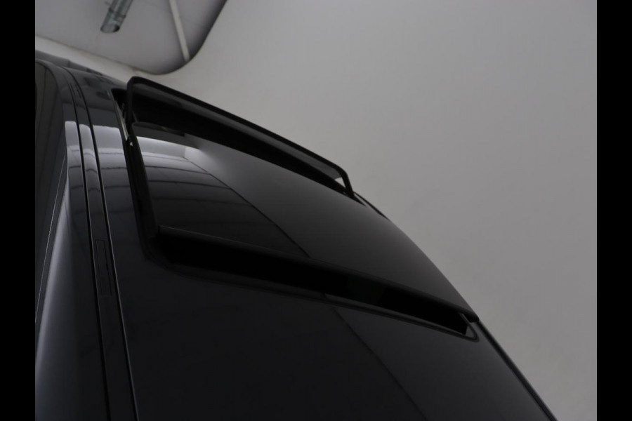 BMW 1-serie 118i M Sport | Panoramadak | Stoelverwarming | Harman/Kardon | Camera | Live Cockpit | Carplay | Sfeerverlichting | Sportstoelen | Full LED | Navigatie | Half leder | Park Assist | Climate control