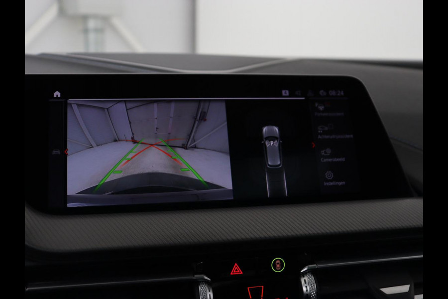 BMW 1-serie 118i M Sport | Panoramadak | Stoelverwarming | Harman/Kardon | Camera | Live Cockpit | Carplay | Sfeerverlichting | Sportstoelen | Full LED | Navigatie | Half leder | Park Assist | Climate control