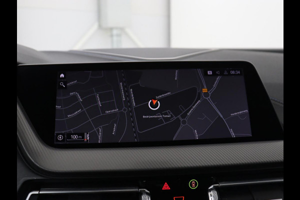 BMW 1-serie 118i M Sport | Panoramadak | Stoelverwarming | Harman/Kardon | Camera | Live Cockpit | Carplay | Sfeerverlichting | Sportstoelen | Full LED | Navigatie | Half leder | Park Assist | Climate control