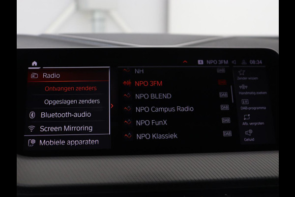 BMW 1-serie 118i M Sport | Panoramadak | Stoelverwarming | Harman/Kardon | Camera | Live Cockpit | Carplay | Sfeerverlichting | Sportstoelen | Full LED | Navigatie | Half leder | Park Assist | Climate control