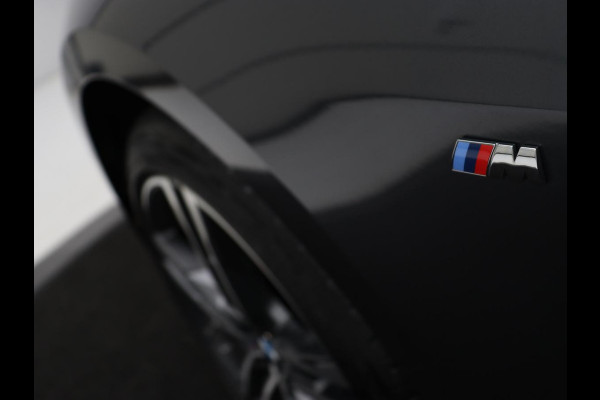 BMW 1-serie 118i M Sport | Panoramadak | Stoelverwarming | Harman/Kardon | Camera | Live Cockpit | Carplay | Sfeerverlichting | Sportstoelen | Full LED | Navigatie | Half leder | Park Assist | Climate control