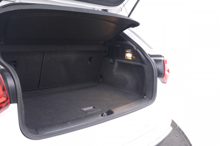 Audi Q2 30 TFSI Sport S-line! Leer, Alles in kleur!