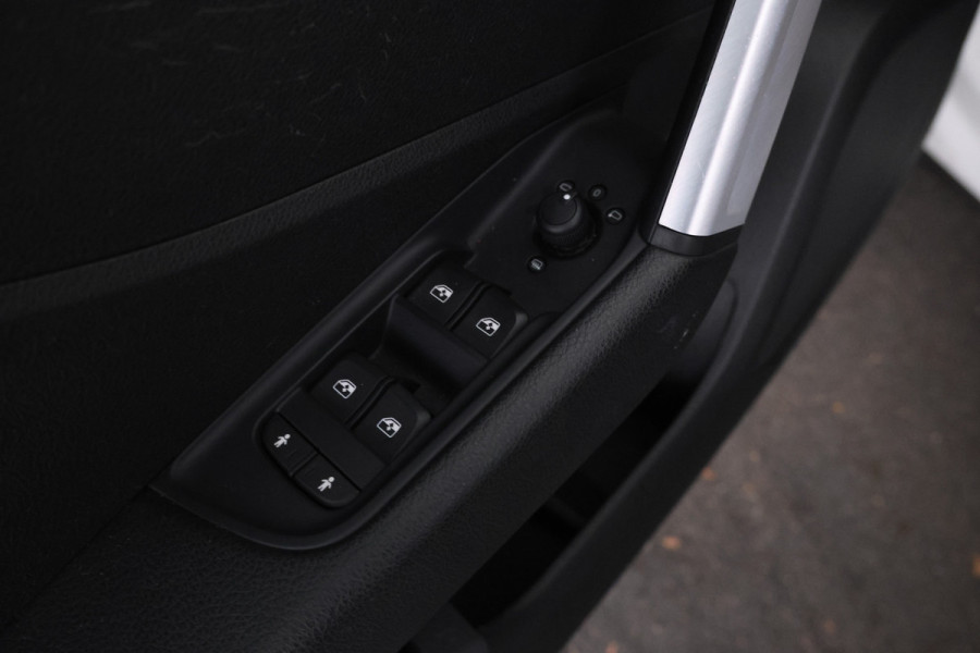 Audi Q2 30 TFSI Sport S-line! Leer, Alles in kleur!